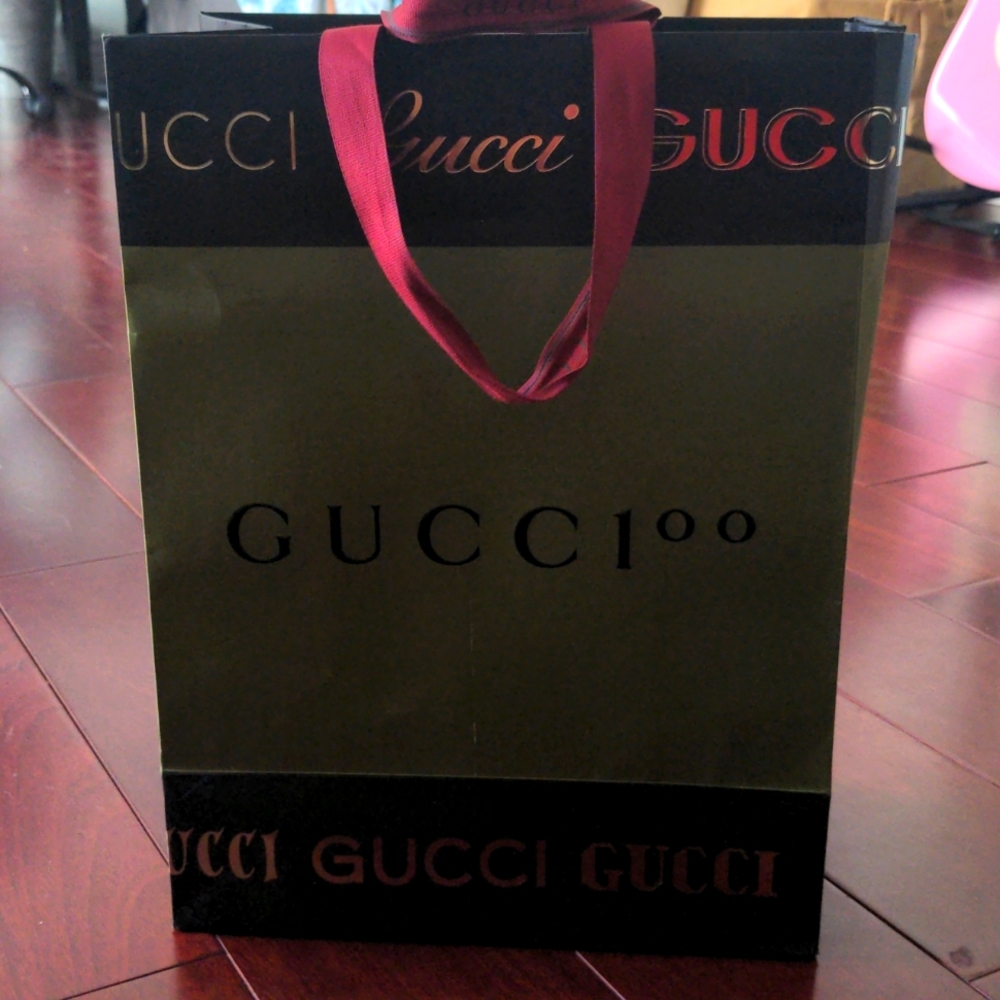 Gucci shopping bag